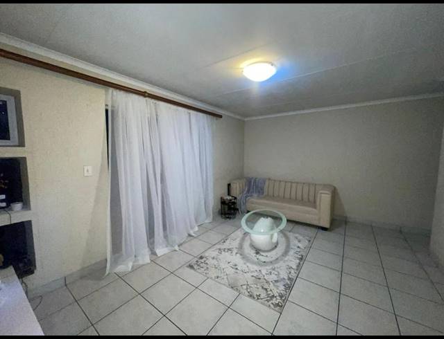 2 BEDROOM APARTMENT FOR SALE IN WINCHESTER HILLS